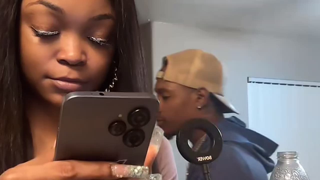 21 GOT HER TIME TO BE AT EVERY CONTENT HOUSE + SHANTEL PLAYS IT COOL WEN SOMEONE SAID BB HAD A CHICK IN HIS LAP.