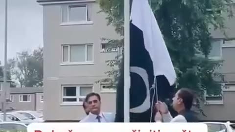 Holenderska działaczka polityczna Eva Vlaardingerbroek opowiada nam, jak Europa jest na drodze do całkowitej zagłady z powodu inwazji migrantów.