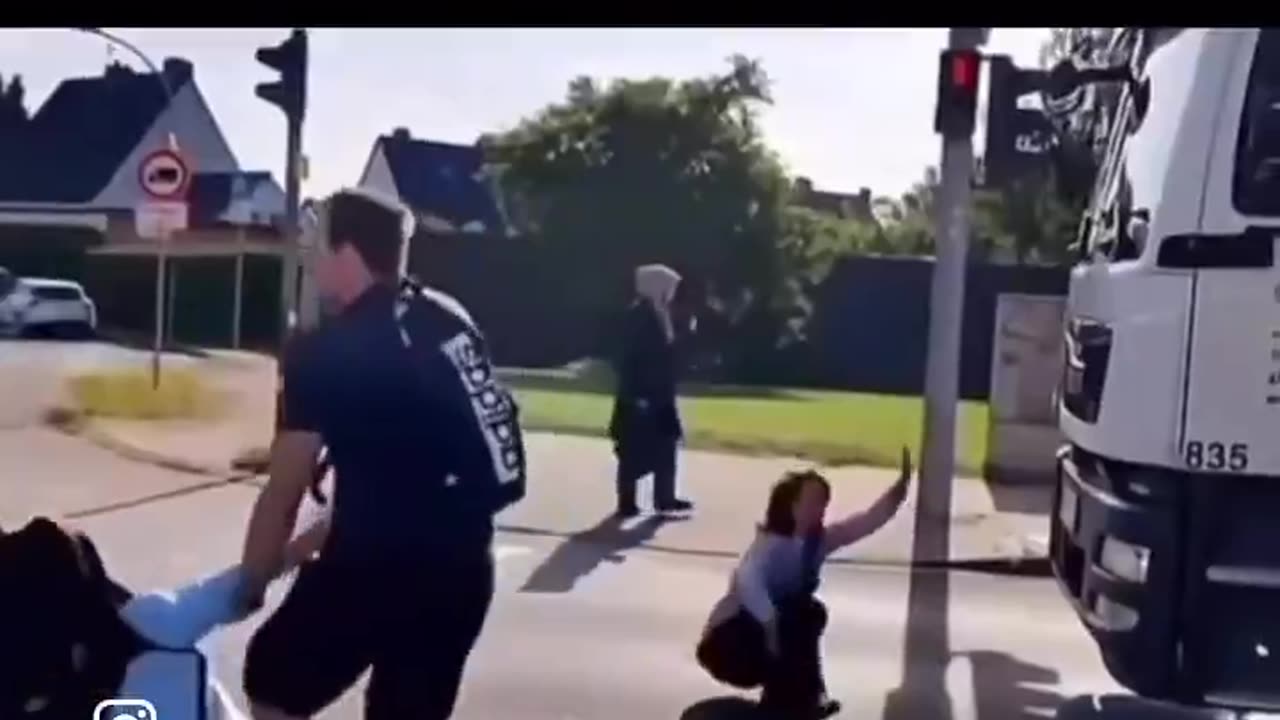 When people get tired of protesters blocking the road & TAKE CONTROL
