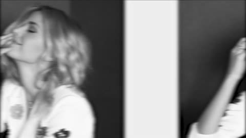 35 - The Most Stunning & Sexy Black-and-White Images