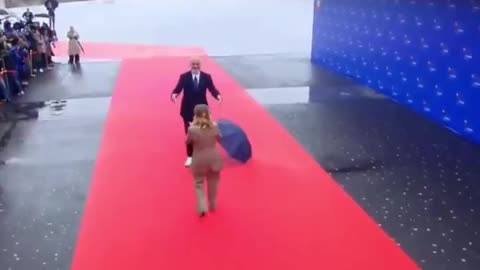 Albanian Prime Minister Edi Rama welcomes Georgia Meloni by kneeling on the Red Carpet!