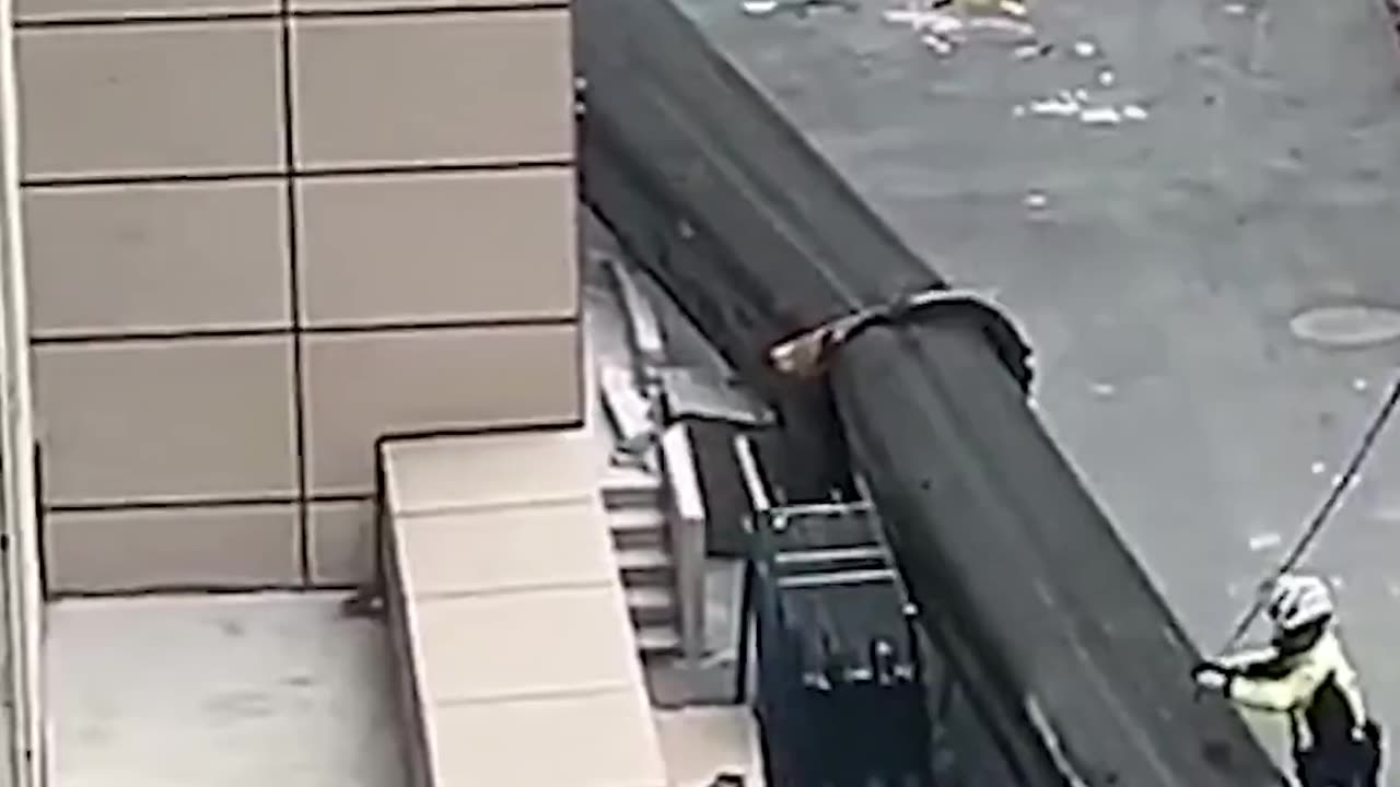 This man BARELY escaped from a crane landing on him... 👀