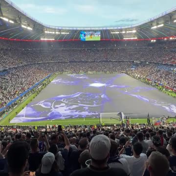 Mis papás: “Ver Naruto no te va a servir de nada en la vida” - Yo en la final de la Champions