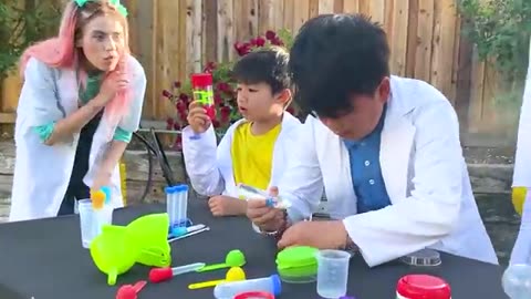 Breaking: Wendy Alex and Eric Try Cool Science Experiments and Challenges - Adve