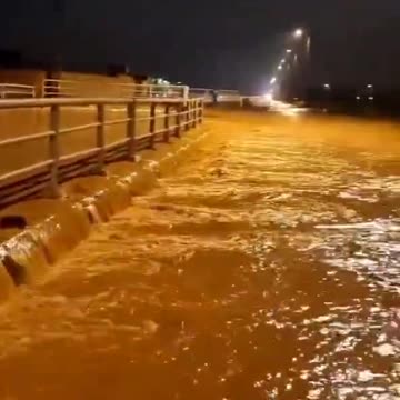 Heavy flooding due to extreme rains in Riyadh, Saudi Arabia 🇸🇦 (22.03.2025)