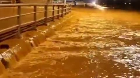 Heavy flooding due to extreme rains in Riyadh, Saudi Arabia 🇸🇦 (22.03.2025)