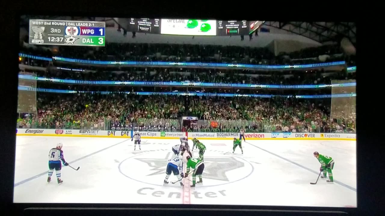 West 2nd Round Game 4 - WPG vs DAL - Stars Lead 3-1