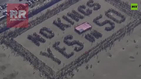 ‘No Kings’ protesters at San Francisco’s Ocean Beach