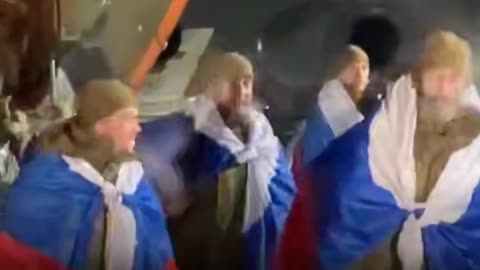 Vuelven a Rusia 157 soldados liberados en el intercambio de prisioneros de guerra con Ucrania