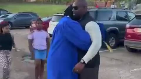 Breaking: Dad surprises son with new car after graduation ❤️