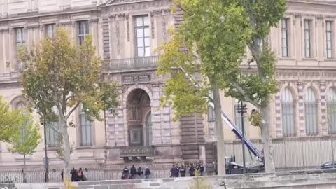 French authorities looking for jewelry thieves