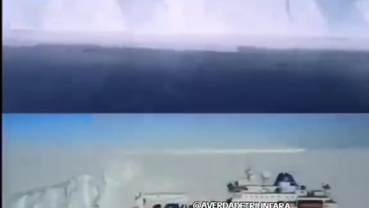 Antarctic Ice Wall