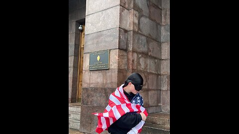 🥴 Russian teenagers who took a picture with the US flag outside the FSB building