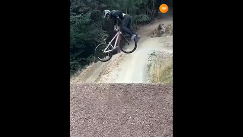 Simplang Trip 197: Bicycle hill exhibition jump accidentally fell down to sit ups exercise.