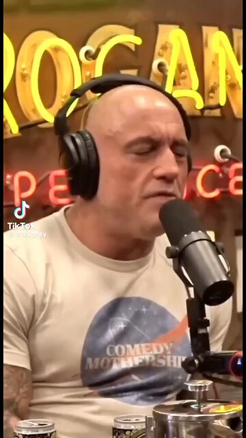 Samsung phones use AI tech to embellish moon photography