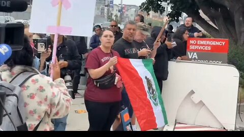 Maxine Waters caught at La Protest