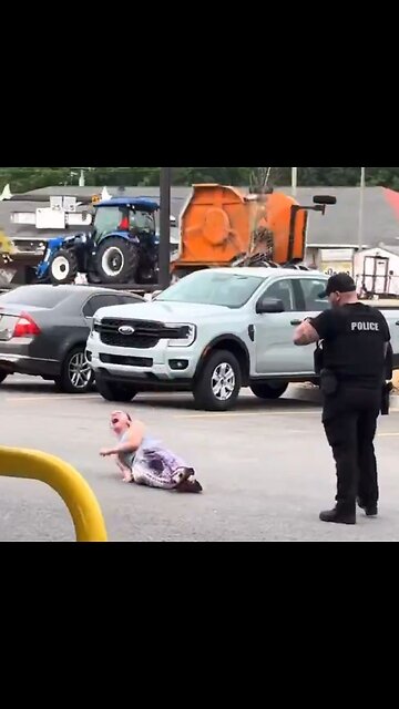 Liberal refuses to comply, Karen get tasered twice. Instant Karma, No One Is Above The Law