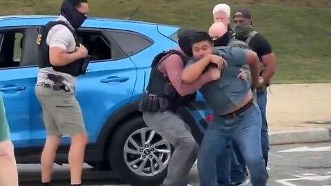 man pulled over by feds at National Mall DC just tried to ESCAPE TACKLED by agents, began screaming