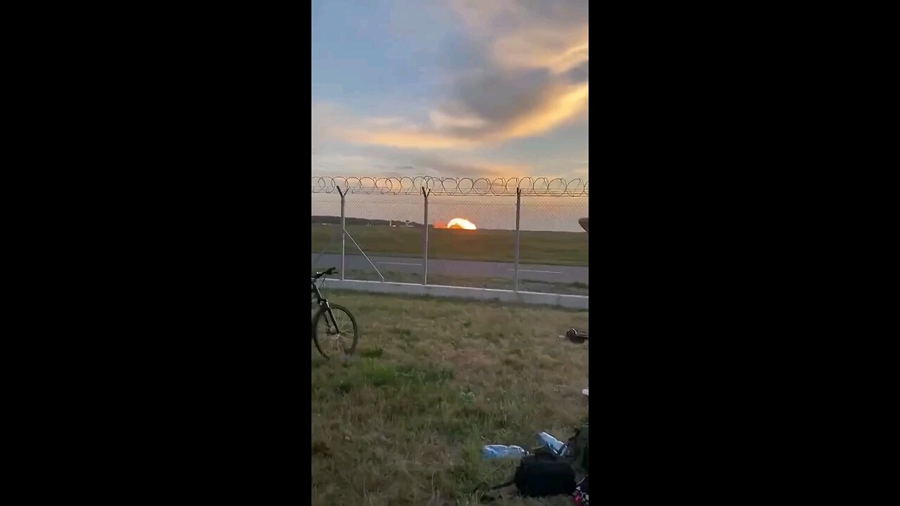 Polish F-16 jet crashed in Radom during training for the Radom Air Show.