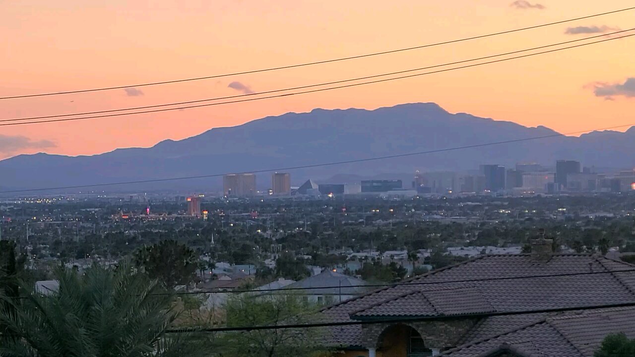 Did you see tonight's Las Vegas sunset? Check this out! 04.01.2025 #follow #lasvegas #travel #gaming