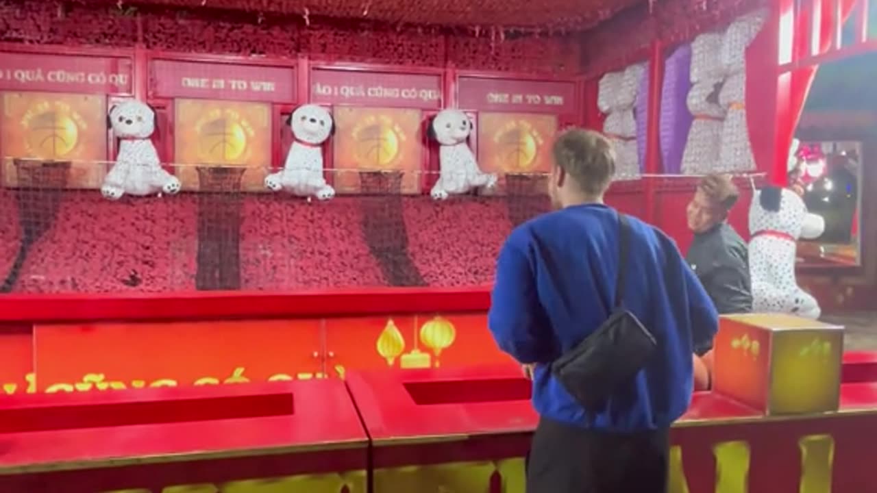 Man Dedicates Amusement Park Win to Delighted Child
