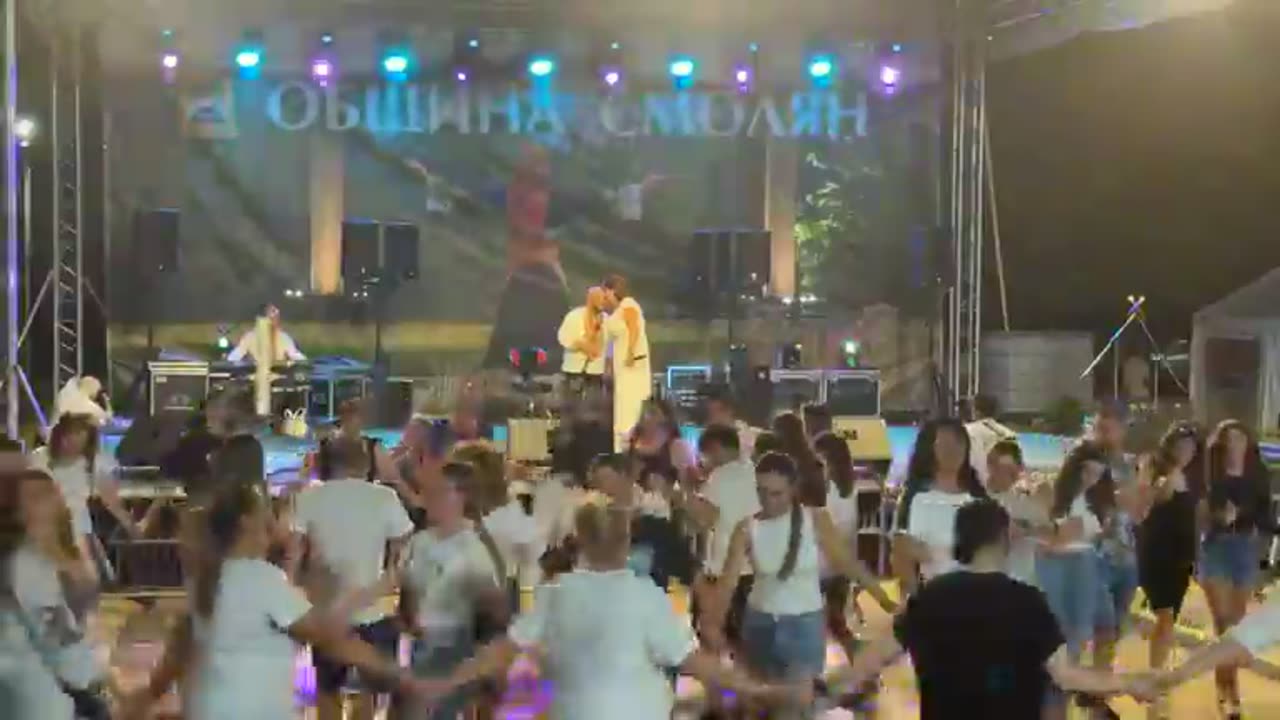 Petar Voynikov ( кларинет ), Валери Караасенов ( клавир ), Нина Иванова ( вокал ) - гр. Смолян
