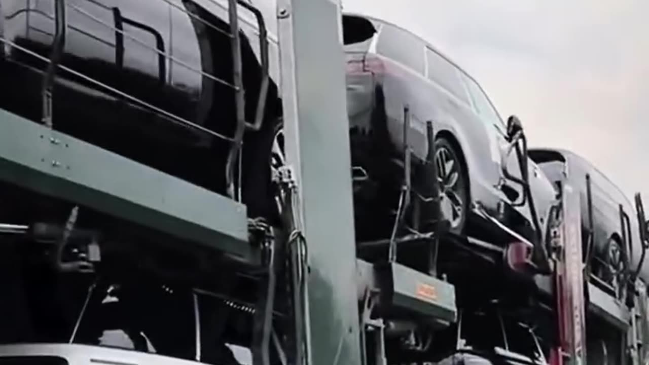Donโt Miss This! Range Rover Open Car Shipping in Action ๐๐จ