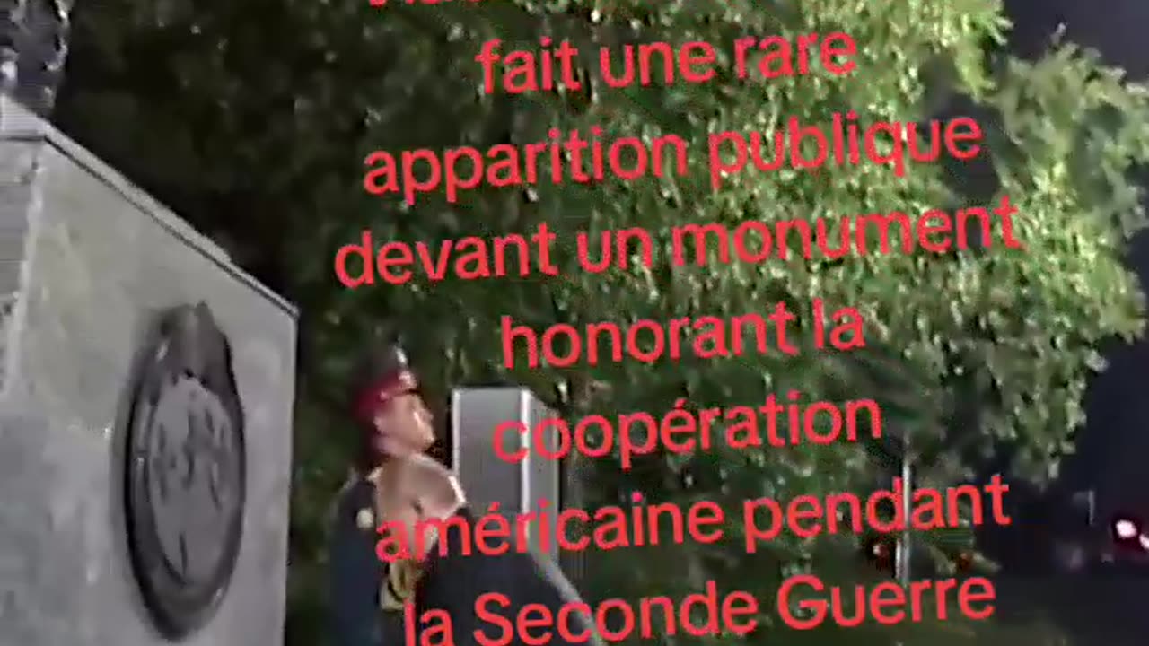 Vladimir Putin à un monument Historique en Russie