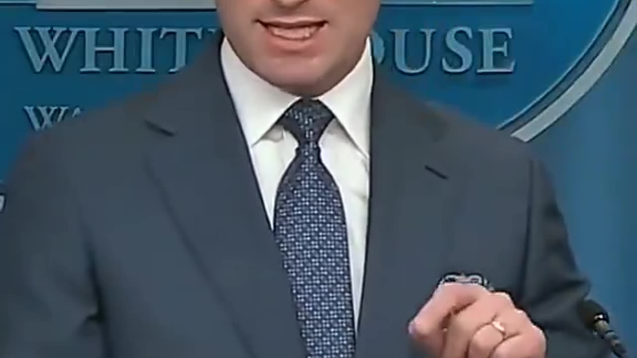 Stephen Miller TORCHING the media.