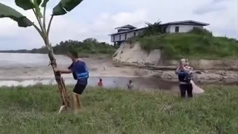 😂🏋️‍♂️ Amateur Boxer vs. Giant Grass! | FCN