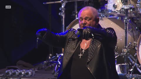 Breaking the Law (Judas Priest cover) with Uli Jon Roth & Udo Dirkschneider - Doro (live)