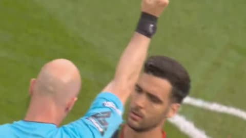 Liverpool vs Arsenal highlights with a red card incident