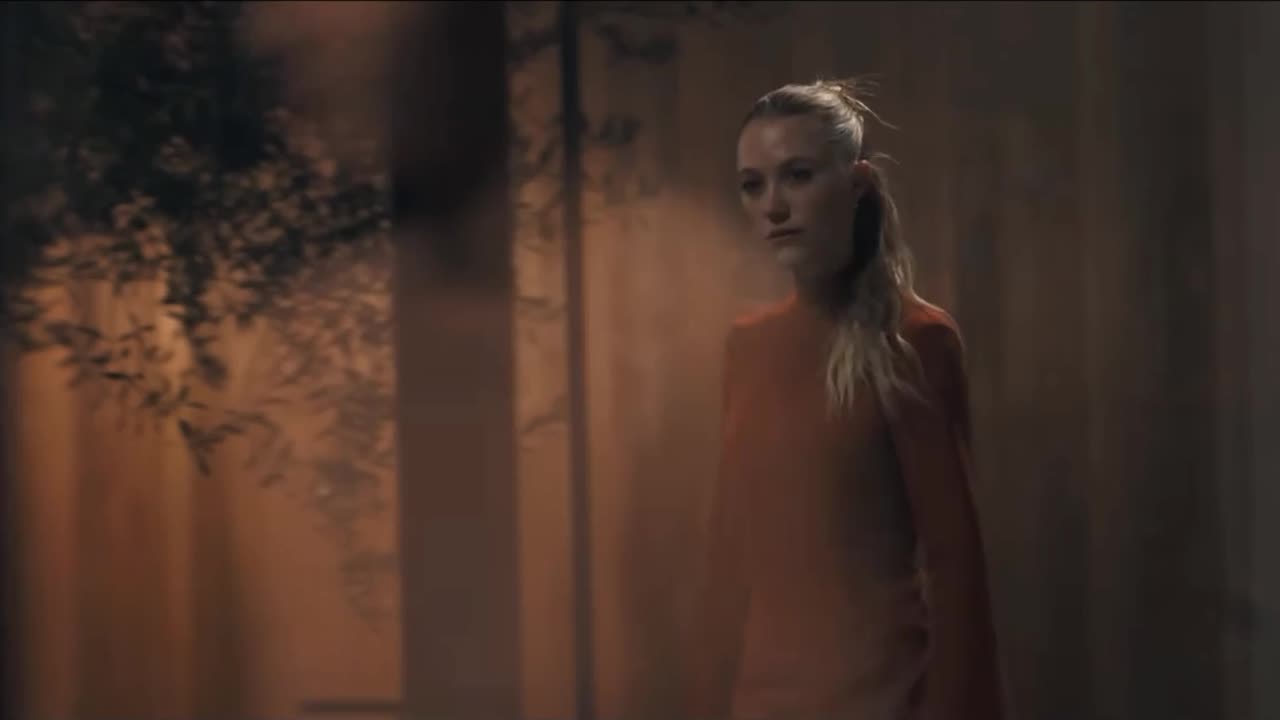 The Hand That Rocks the Cradle (Official Trailer)