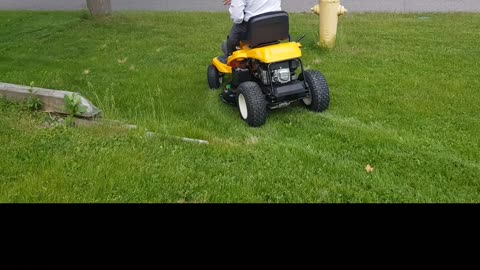 Unboxing and testing The smallest Cub Cadet 30 - 30H Lawn Tractor Mower
