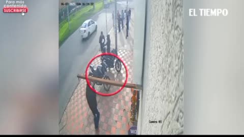 El celular blanco del Sicario que atacó a Miguel Uribe.