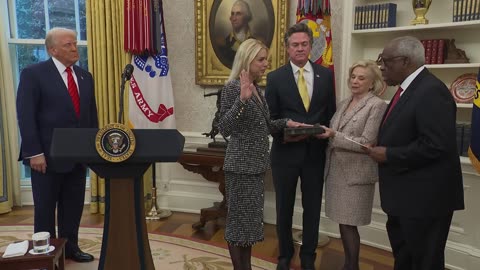 🇺🇸 PRESIDENT TRUMP SWEARS IN PAM BONDI AS U.S. ATTORNEY GENERAL! ⚖️🏛️