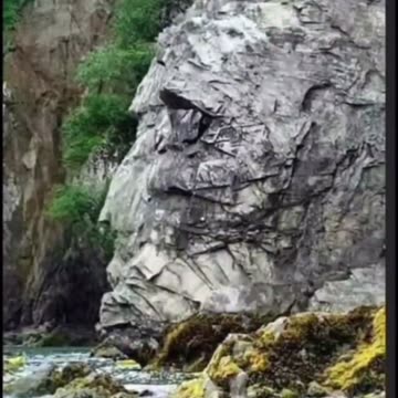 Mountain or petrified giants?