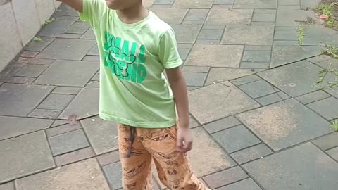 Playful Moments in Nature with Children 🌳