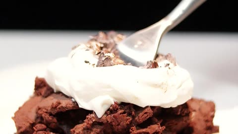 Gourmet Chocolate Mousse with Salted Cream – Simple Yet Luxurious