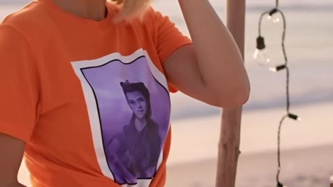 Why is everyone obsessed with this cat shirt lately? You won’t believe the reason #catstyle #