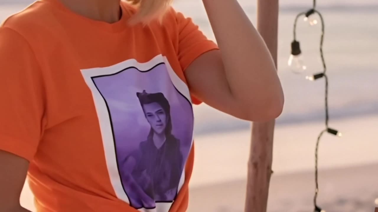 Why is everyone obsessed with this cat shirt lately? You won’t believe the reason #catstyle #