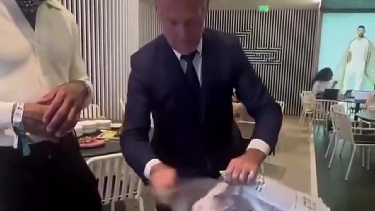 Newspaper Magician