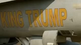 TRUMP - J.D. VANCE MEME>"KING" TRUMP DUMPING ON NO KINGS PROTESTORS REPEATED 3X - 1 mins.