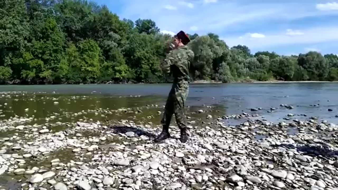 "Ойся ты ойся" - Казачья лезгинка завораживает! Девушки танцуют с шашками. Кубанский казачий хор.