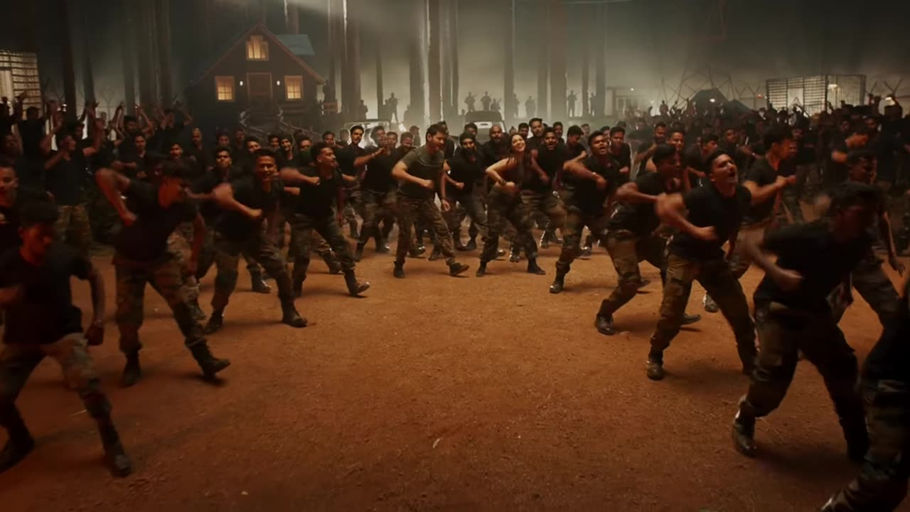 Daang Daang 4K Video Song __ Sarileru Neekevvaru Movie.