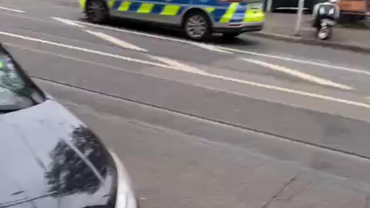 400-polizei-cars-stalk-me-ever-street-germany