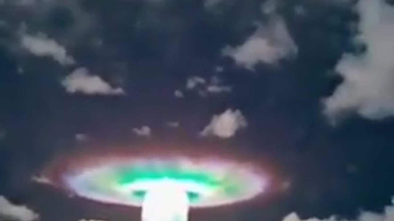 Aurora Lights Up with UFO in the Night Sky! (Project Blue Beam?)