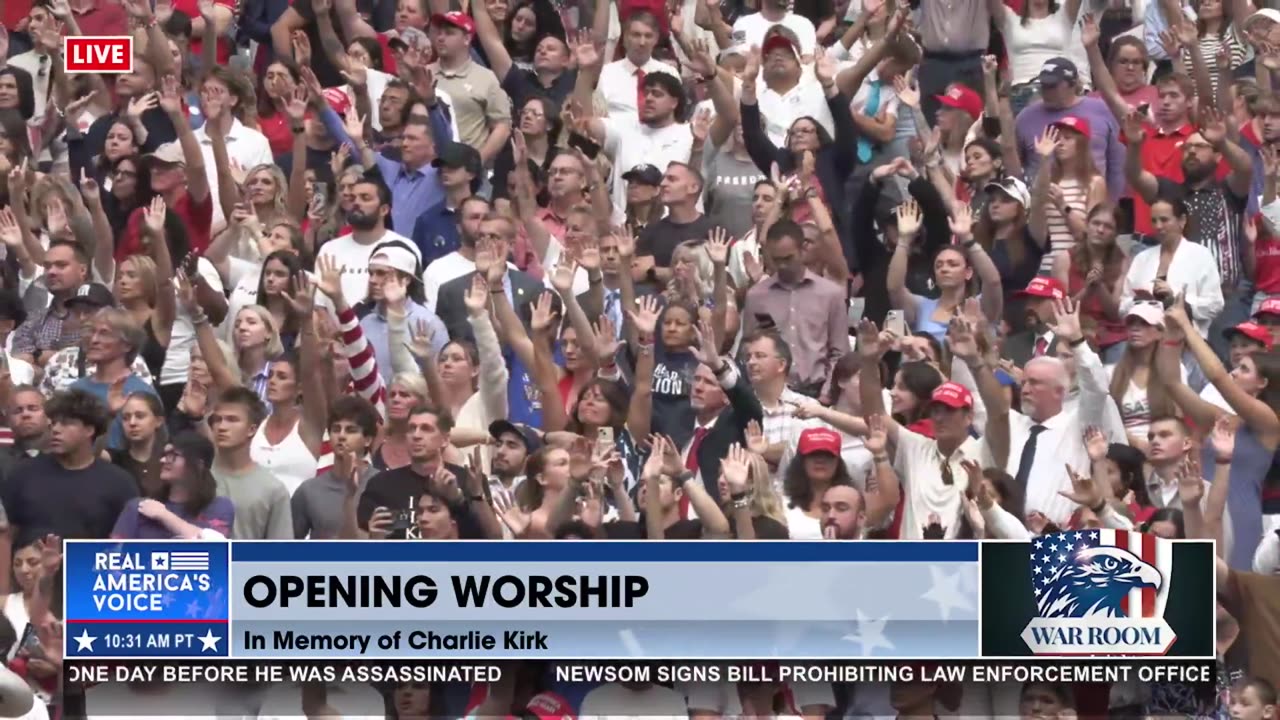 CROWD SINGS AND WORSHIPS TOGETHER AT CHARLIE KIRK'S SERVICE