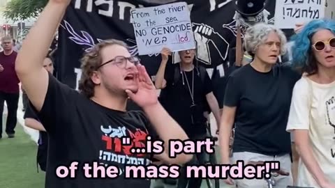 Young refuseniks burn their IOF draft papers in the middle of Tel Aviv.