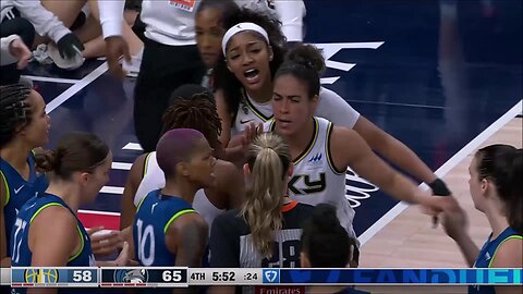 👀 Angel Reese SEPARATED from Courtney Williams, says "WE GOOD" | Chicago Sky WNBA women's basketball